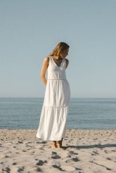 SUKIENKA ALISSA BIAŁA XS - Flawless. Białe sukienki damskie Flawless, na co dzień, na lato, s, bez wzorów, wakacyjne, bez kołnierzyka, bez ramiączek, midi, proste. Za 316.80 zł.