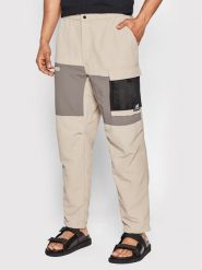 New Balance Spodnie materiałowe MP21502 Beżowy Relaxed Fit. Brązowe spodnie materiałowe męskie New Balance, m, bez wzorów, z materiału. Za 349.99 zł.