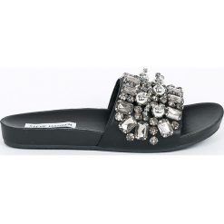 Steve Madden - Klapki Viviana. Szare klapki damskie Steve Madden, z materiału. W wyprzedaży za 339.90 zł.