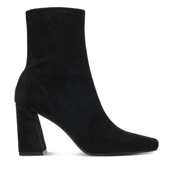 Botki DeeZee. Czarne botki damskie DeeZee, bez obcasa, na słupku, bez zapięcia. Za 179.99 zł.