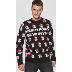 Świąteczny sweter Star Wars - Czarny. Czarne swetry przez głowę męskie Cropp, z motywem z bajki. Za 99.99 zł.