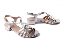 CAPRICE 9-28200-44 970 silver/gold, sandały damskie. Szare sandały damskie Caprice, bez wzorów, z gumy, bez obcasa, na obcasie, bez zapięcia. Za 269.90 zł.