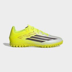Buty piłkarskie ADIDAS F50 Club Turf. Żółte buty sportowe męskie Adidas, bez zapięcia, do piłki nożnej. Za 269.99 zł.