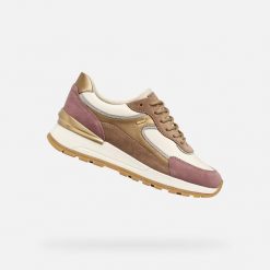 Buty sportowe damskie Geox Desya B ABX. Brązowe obuwie sportowe damskie Geox, bez wzorów, trekkingowe. Za 589.50 zł.