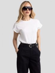 Koszulka damska z podwijanym rękawem biała Adela 100. Białe t-shirty damskie Big Star, l, bez wzorów, z bawełny, eleganckie, bez kołnierzyka. Za 89.99 zł.