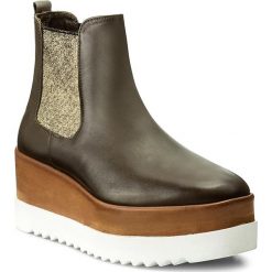 Botki CARINII - B4105 I45-528-PSK-C44. Zielone botki damskie Carinii, z materiału, bez obcasa, na obcasie. W wyprzedaży za 279.00 zł.