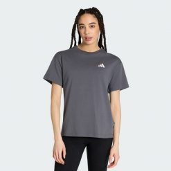 LUŹNA KOSZULKA Z GRAFIKĄ EMBROIDERY PACK. Szare t-shirty damskie Adidas, l, bez wzorów, z bawełny, klasyczne, bez kołnierzyka. Za 149.00 zł.