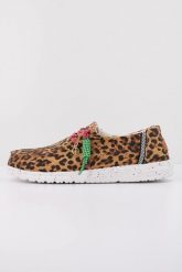 Buty HEY DUDE WENDY GETAWAY LACE Nadruk zwierzęcy. Obuwie sportowe damskie Hey dude, bez wzorów, z tkaniny, na fitness i siłownię. Za 263.99 zł.