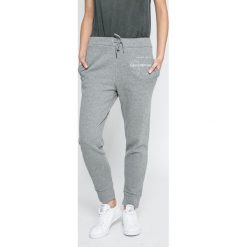 Calvin Klein Jeans - Spodnie. Jeansy damskie marki Calvin Klein Jeans. W wyprzedaży za 239.90 zł.