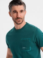 Bawełniany męski t-shirt z nadrukiem na kieszonce ciemnozielony V5 OM-TSPT-0154 M. Zielone t-shirty męskie Ombre, m, bez wzorów, z bawełny, bez kołnierzyka. Za 226.92 zł.