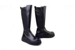 MACIEJKA 07111-01/00-8 czarny, kozaki damskie. Czarne kozaki damskie Maciejka, z polaru, bez obcasa. Za 582.81 zł.