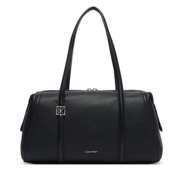 Torebka Calvin Klein. Czarne torebki do ręki damskie Calvin Klein, bez wzorów, klasyczne, bez dodatków. Za 569.99 zł.