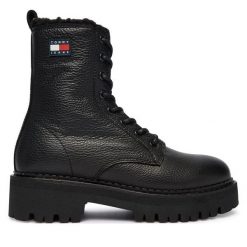 Trapery Tommy Jeans. Czarne śniegowce i trapery damskie Tommy Jeans, z jeansu. Za 559.99 zł.