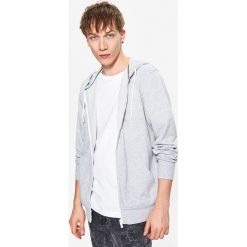 Gładka bluza z kapturem - Jasny szary. Bluzy damskie marki Cropp. W wyprzedaży za 39.99 zł.
