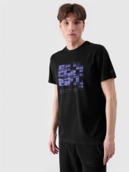 4F T-shirt regular z nadrukiem męski - czarny S. Czarne koszulki sportowe męskie 4f, m, bez wzorów, z bawełny, klasyczne, bez kołnierzyka. W wyprzedaży za 39.99 zł.