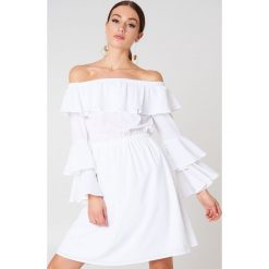 NA-KD Boho Sukienka mini z odkrytymi ramionami - White. Sukienki damskie marki NA-KD Boho. W wyprzedaży za 60.97 zł.
