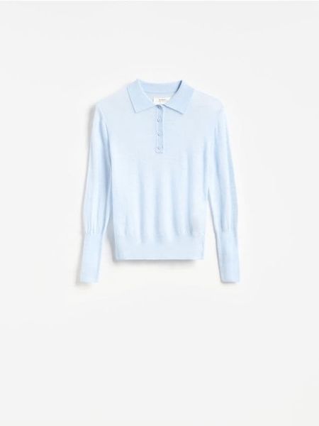 Wełniany sweter polo - jasnoniebieski. Niebieskie swetry damskie Reserved, l, bez wzorów, z wełny, bez kołnierzyka, bez ramiączek, bez kaptura. Za 199.99 zł.