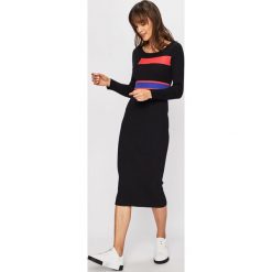 Armani Exchange - Sukienka. Sukienki damskie Armani Exchange, na co dzień, m, bez wzorów, z bawełny, casualowe, bez kołnierzyka, bez ramiączek, maxi, dopasowane. W wyprzedaży za 479.90 zł.