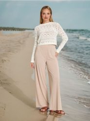 Sweter - kremowy. Białe swetry damskie Sinsay, l, w ażurowe wzory, bez kołnierzyka, bez ramiączek, bez kaptura. Za 49.99 zł.