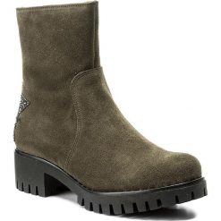 Botki KARINO - 2252/026-F Zielony. Zielone botki damskie Karino, ze skóry, bez obcasa, na obcasie. W wyprzedaży za 239.00 zł.
