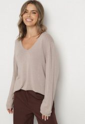 Beżowy Wiskozowy Sweter o Pudełkowym Kroju z Metaliczną Nitką Essmia. Brązowe swetry damskie Born2be, plus size, bez wzorów, z dzianiny, klasyczne, bez kołnierzyka, plus size, bez ramiączek, bez kaptura. Za 79.99 zł.
