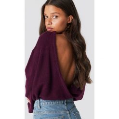NA-KD Trend Dzianinowy sweter z kopertowym tyłem - Purple. Swetry damskie marki NA-KD Trend. Za 121.95 zł.