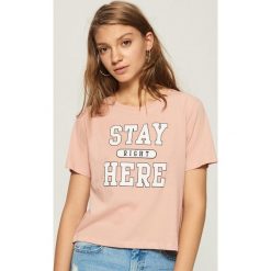 T-shirt z nadrukiem - Różowy. T-shirty damskie marki Sinsay. W wyprzedaży za 14.99 zł.