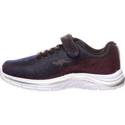 Sneakersy w kolorze granatowym. Trampki i tenisówki dziewczęce marki KangaRoos. W wyprzedaży za 92.95 zł.