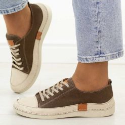 C.Beżowe nubuk vizon skórzane półbuty damskie T.Sokolski 8260. Brązowe obuwie sportowe damskie Sokolski, bez wzorów, z jeansu, tenisowe. Za 299.00 zł.