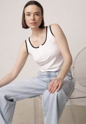 Biały Bawełniany Top w Prążki z Guzikami przy Dekolcie Bervise. Białe bluzki damskie Born2be, m, bez wzorów, z bawełny, bez kołnierzyka, bez ramiączek. Za 39.99 zł.