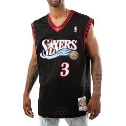 Koszulka do koszykówki męska, czarna Mitchell & Ness NBA Swingman Jersey. Czarne koszulki sportowe męskie Mitchell & Ness, m, bez wzorów, z jersey, bez kołnierzyka, bez ramiączek, do koszykówki. Za 559.00 zł.