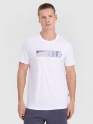 4F T-shirt regular z nadrukiem męski - biały XXL. Białe koszulki sportowe męskie 4f, m, bez wzorów, z bawełny, klasyczne, bez kołnierzyka. Za 59.99 zł.