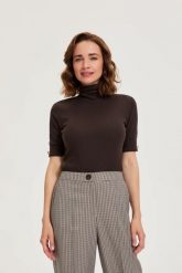 Bluzka z golfem brązowa. Brązowe bluzki damskie MOODO, l, bez wzorów, z bawełny, bez kołnierzyka, bez ramiączek. Za 59.99 zł.