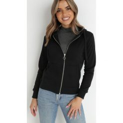 Czarna Bluza z Kapturem Zapinana na Suwak Erekai. Czarne bluzy damskie Born2be, m, bez wzorów, z dzianiny, z kapturem. Za 99.99 zł.