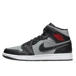 Buty do chodzenia damskie Nike Air Jordan 1 Retro. Czarne obuwie sportowe damskie Jordan, bez wzorów, z materiału, trekkingowe, Nike Air Jordan. Za 731.00 zł.