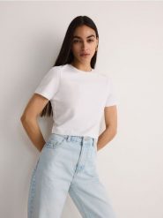 Bawełniany t-shirt - biały. Białe t-shirty damskie Reserved, l, bez wzorów, z bawełny, bez kołnierzyka. Za 25.99 zł.
