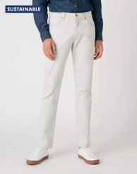 WRANGLER SPODNIE MĘSKIE GREENSBORO VAPOUR GREY W15QWAB26 112127118. Szare spodnie materiałowe męskie Wrangler, l, bez wzorów, z materiału. Za 239.99 zł.