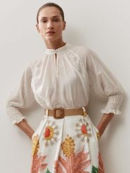 More & More Bluzka Kobiety biały, 36. Białe bluzki damskie More & More, bez wzorów, z lyocellu, bez kołnierzyka, bez ramiączek. Za 279.95 zł.