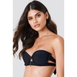 J&K Swim X NA-KD Góra bikini z wycięciami - Black. Bikini damskie marki J&K Swim X NA-KD. Za 80.95 zł.