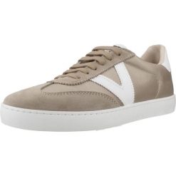 Tenisówki Victoria Model Berl Kolor Brązowy. Brązowe trampki i tenisówki damskie VICTORIA, bez wzorów, z syntetyku, bez zapięcia. Za 378.75 zł.