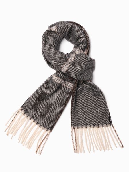 Szalik męski - brązowy/kremowy V9. Brązowe szaliki męskie Ombre Clothing, na zimę, bez wzorów, z tkaniny. W wyprzedaży za 19.99 zł.