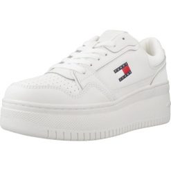 Buty TOMMY JEANS TJW RETRO BASKET FLATFOR Biały. Białe obuwie sportowe damskie Tommy Hilfiger, bez wzorów, z jeansu, trekkingowe. Za 488.41 zł.