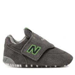 Sneakersy New Balance. Szare trampki i tenisówki chłopięce New Balance, bez wzorów, bez zapięcia. Za 141.99 zł.