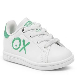 Sneakersy adidas. Białe półbuty chłopięce Adidas, bez wzorów, bez zapięcia. Za 179.99 zł.