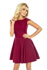 Sukienka Elegancka Rozkloszowana z Koronką - Bordowa. Czerwone sukienki damskie NUMOCO, s, bez wzorów, z koronki, eleganckie, bez kołnierzyka, bez ramiączek, rozkloszowane. Za 260.90 zł.
