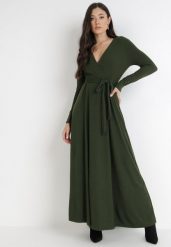 Ciemnozielona Sukienka Damialla. Zielone sukienki damskie Born2be, s, bez wzorów, z dzianiny, eleganckie, bez kołnierzyka, bez ramiączek, maxi, kopertowe. Za 189.99 zł.