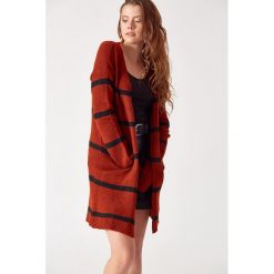 Kardigan w kolorze czarno-brązowym. Brązowe kardigany damskie marki Robin, w paski. W wyprzedaży za 169.95 zł.