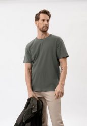 Gładki t-shirt, Comfort Fit, T-BAS. Brązowe t-shirty męskie Volcano, l, bez wzorów, z bawełny, eleganckie, bez kołnierzyka. Za 69.99 zł.