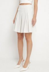 Biała Spódnica w Delikatne Paski o Rozkloszowanym Kroju z Plisami Redamara. Białe spódnice damskie Born2be, l, bez wzorów, eleganckie, mini, plisowane. Za 59.99 zł.