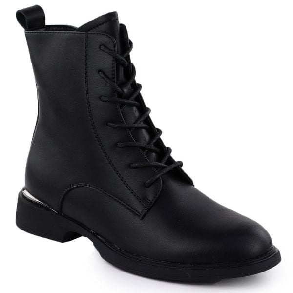 Skórzane botki damskie workery czarne Filippo DBT652. Czarne botki damskie Filippo, ze skóry, bez obcasa, bez zapięcia. Za 219.99 zł.